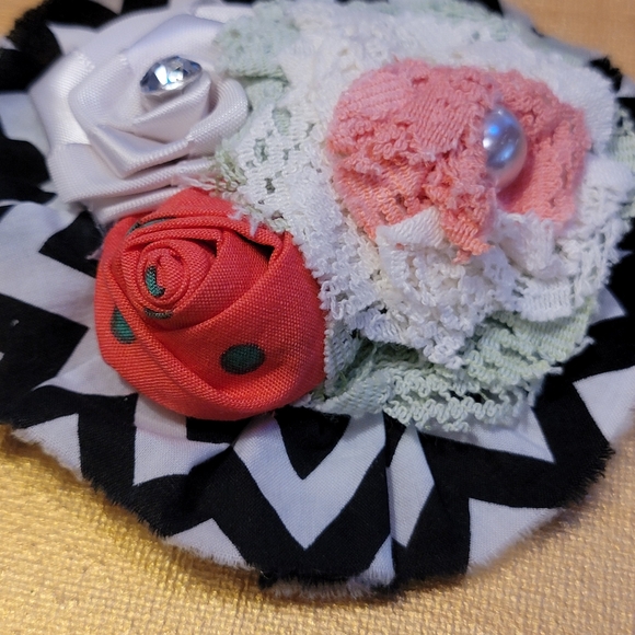 Floral Chevron Hairclip - Picture 4 of 5